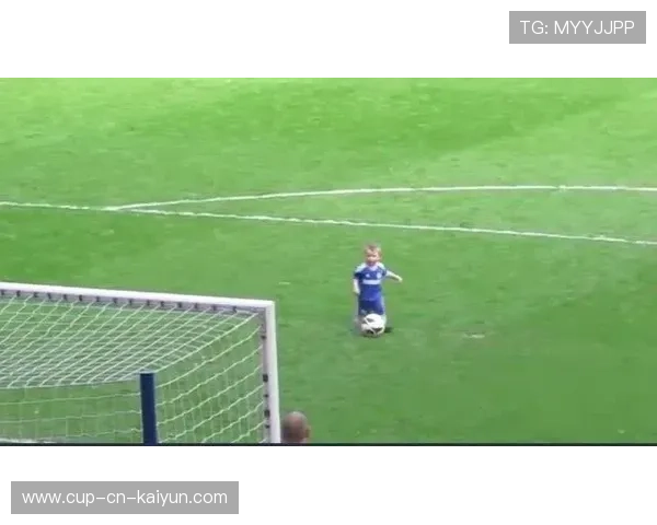 尤文青训守门员：小将学习门线站位与反应扑救