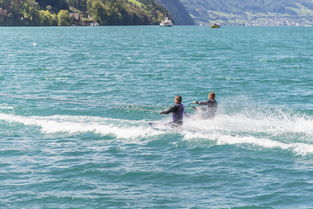 开云体育app下载-“快艇冲浪：东三叉湖赛场极速角逐，掀起水上运动的新浪潮”